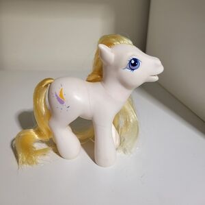My Little Pony Vintage G3 Flutterbutter White Pony Yellow Hair Blue Eyes